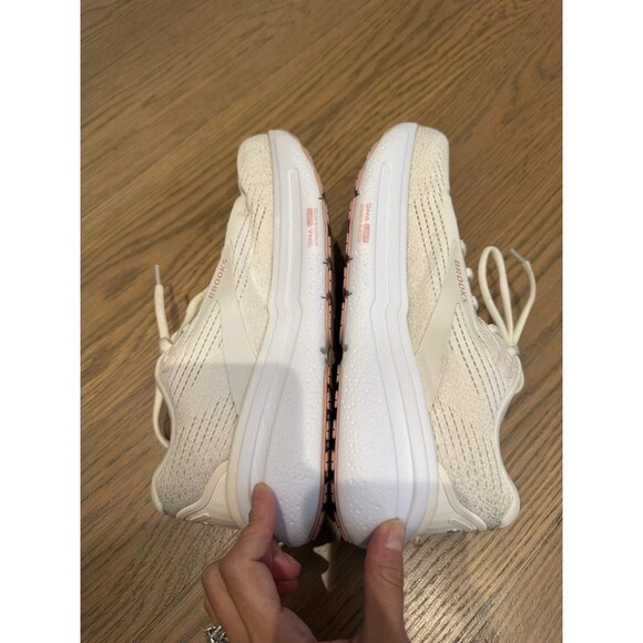 Size 9  Brooks Ghost Max 2 Wide Coconut Milk Zephyr W Running Near Mint - Picture 14 of 16